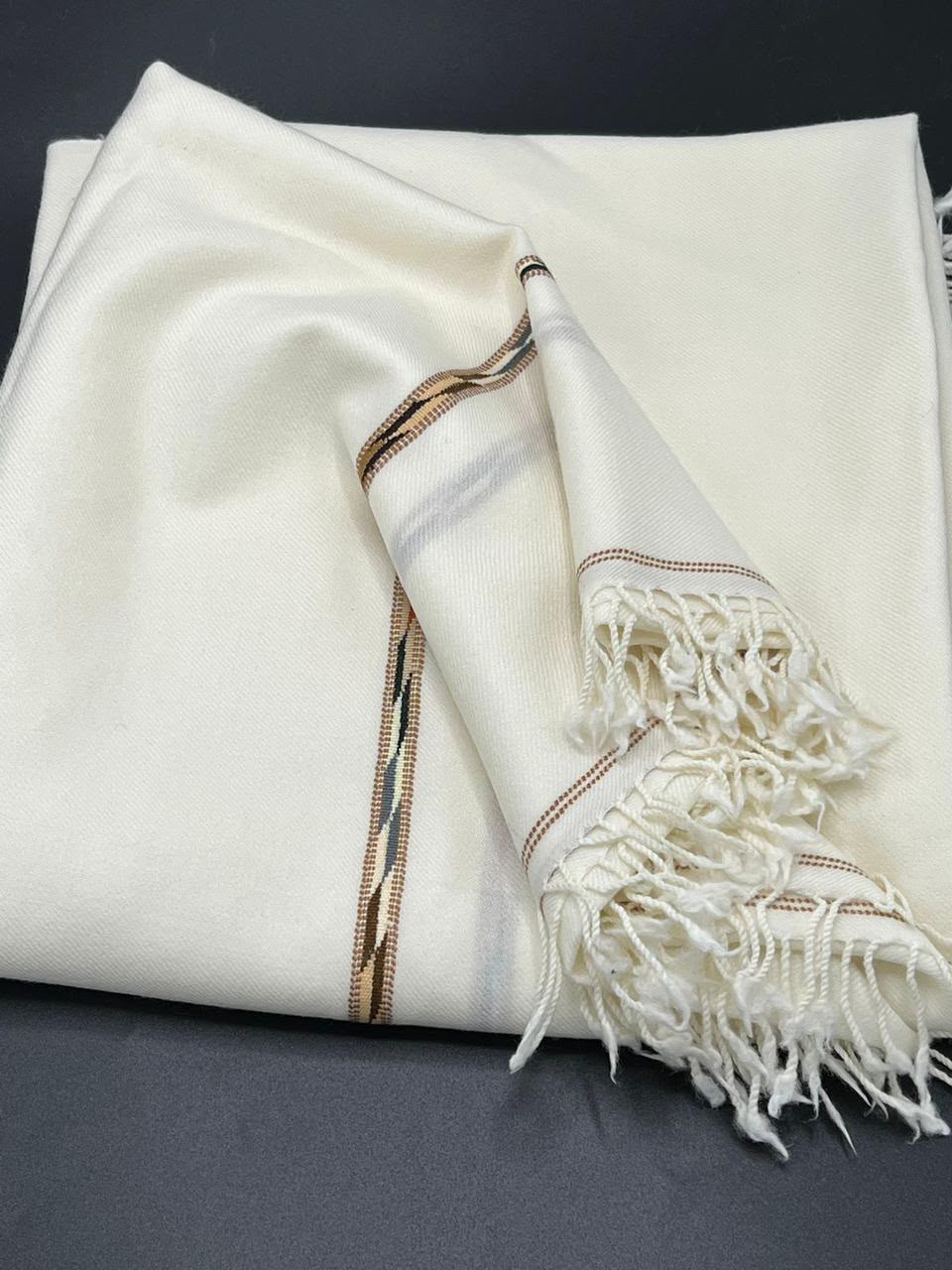 Off-White 48 Pure Australian Woolen Shawl with Frame Border